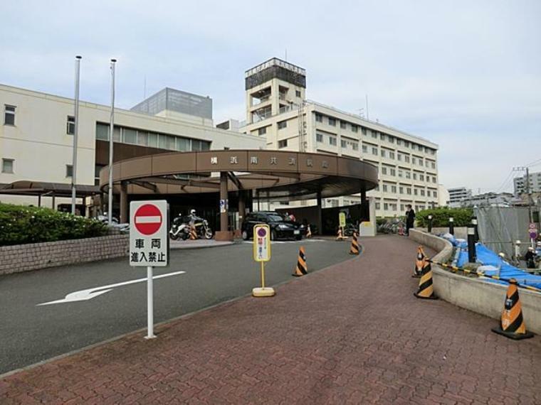 病院 横浜南共済病院（内科、小児科、循環器科、外科、産婦人科などの診療科がある総合病院。）