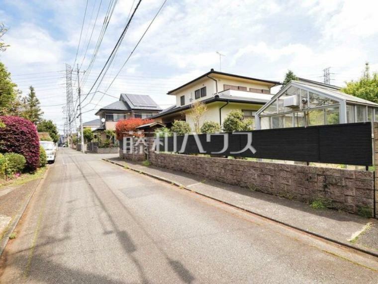 現況写真 接道状況および現場風景　【調布市深大寺北町6丁目】 物件の事、諸費用の事など、小さな疑問もお気軽にご連絡・ご相談下さい。