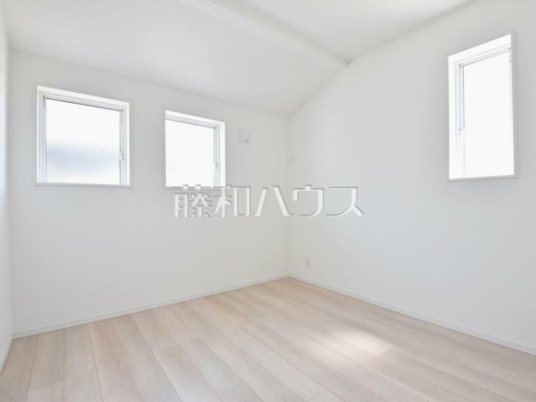 4号棟　居室　【西東京市保谷町5丁目】各居室は2面採光により、明るく開放的な空間となっています。　