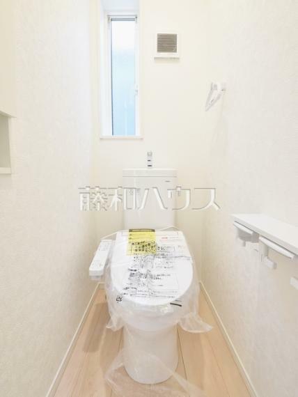 トイレ 5号棟　トイレ　【西東京市保谷町5丁目】各階にトイレがあると、朝の忙しい時間帯などに便利です。 また、夜中も1階まで下りずにすみます。　