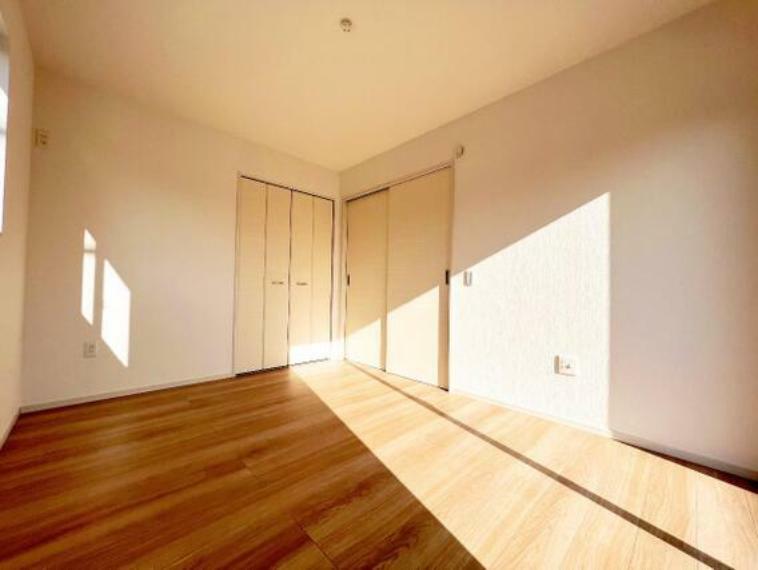洋室 収納スペースもあるのでお部屋を有効的に使うことが出来ます。
