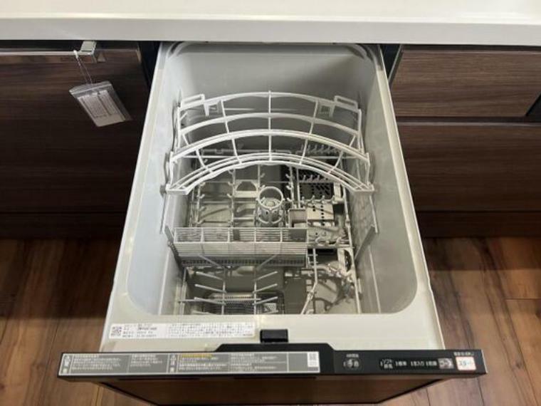キッチン 食洗機つきで家事の時短になります。