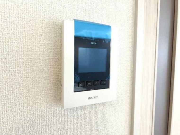 TVモニター付きインターフォン TVモニター付きインターフォンで、お部屋から訪問者を確認できます。