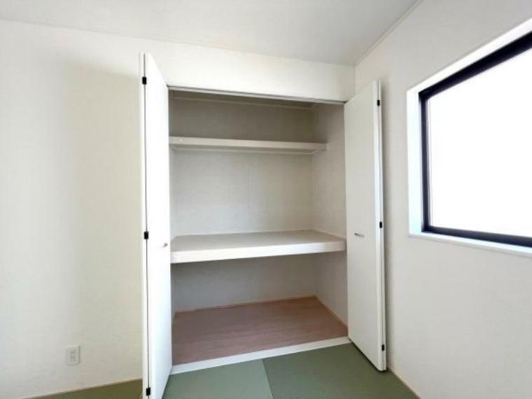 収納 中の物を確認しやすく、取り出しやすい収納スペース。お部屋を広々とお使いいただけます。