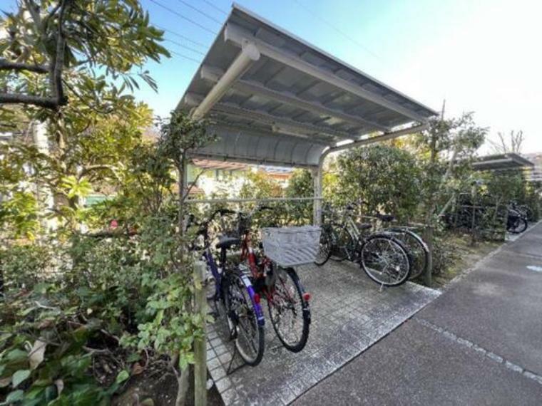 駐輪場 自転車置き場です。屋根付きが嬉しいですね！