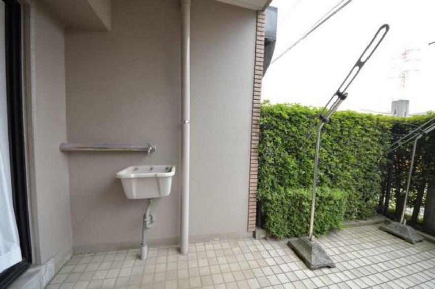 玄関 専用庭には便利な屋外水栓があります。