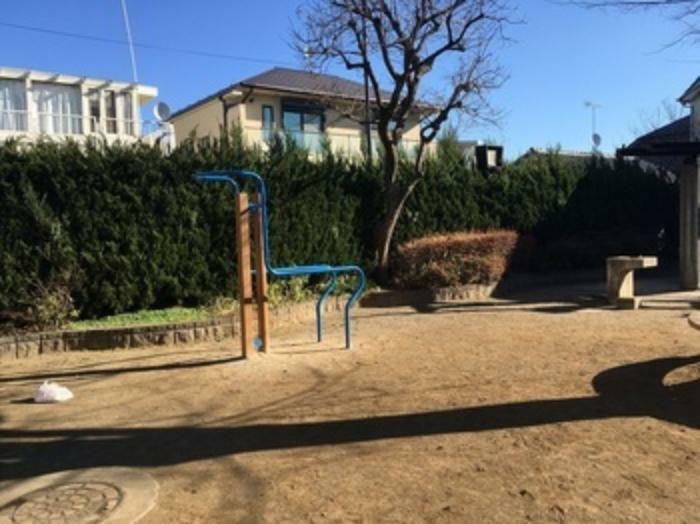 公園 成三公園:お子様と一緒に遊べる公園が徒歩2分！（117m）