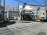 菊名駅まで2900m JR京浜東北線の鶴見駅と東横線の菊名駅行きのバス停が徒歩5分の好立地