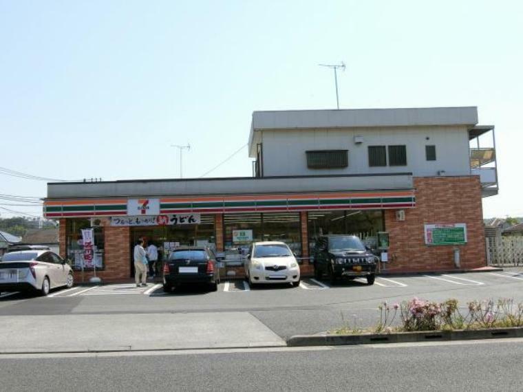 コンビニ セブンイレブン町田野津田町店まで約816m