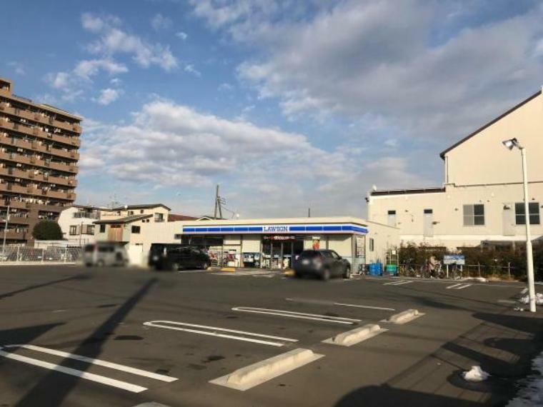 コンビニ ローソン海老名東柏ケ谷四丁目店234m