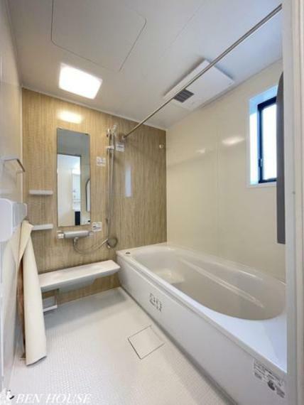 浴室 バス・足を伸ばしてのんびりできる浴室。暖房乾燥機付で寒い冬には冷え対策を