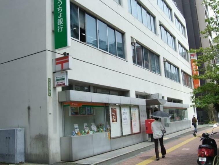 郵便局 小石川郵便局 徒歩8分。