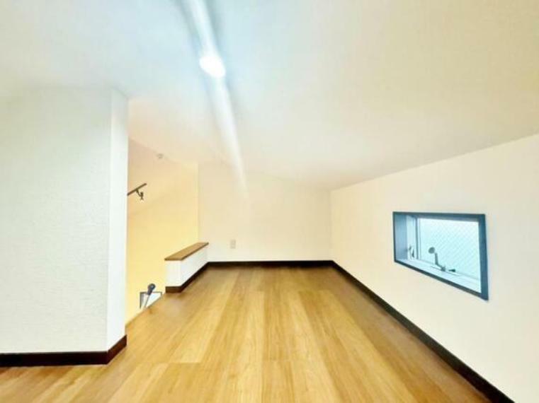 収納 ロフト付きの居室は天井が高い分お部屋が広く感じられ、開放感があります。