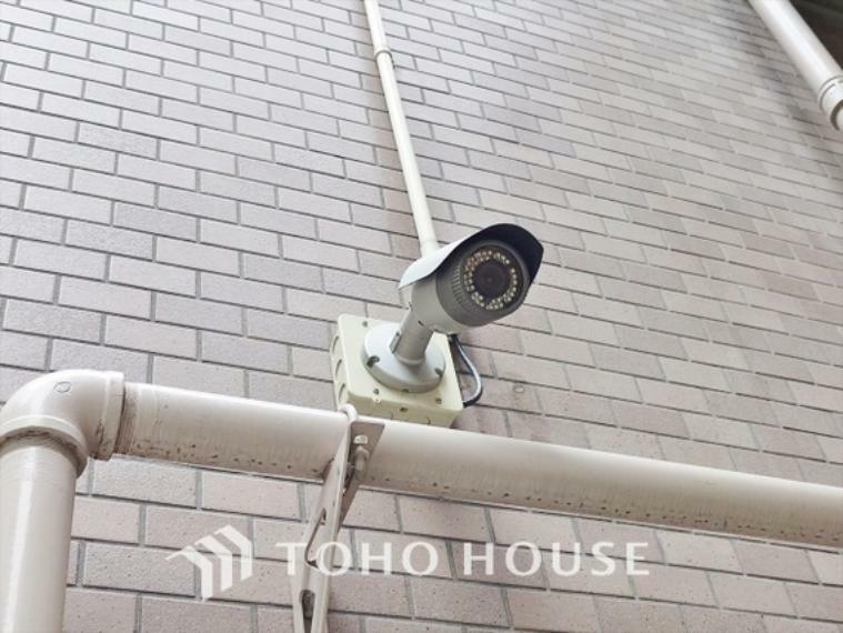 共用部の防犯カメラが監視し、24時間あなたの安心を守ります。