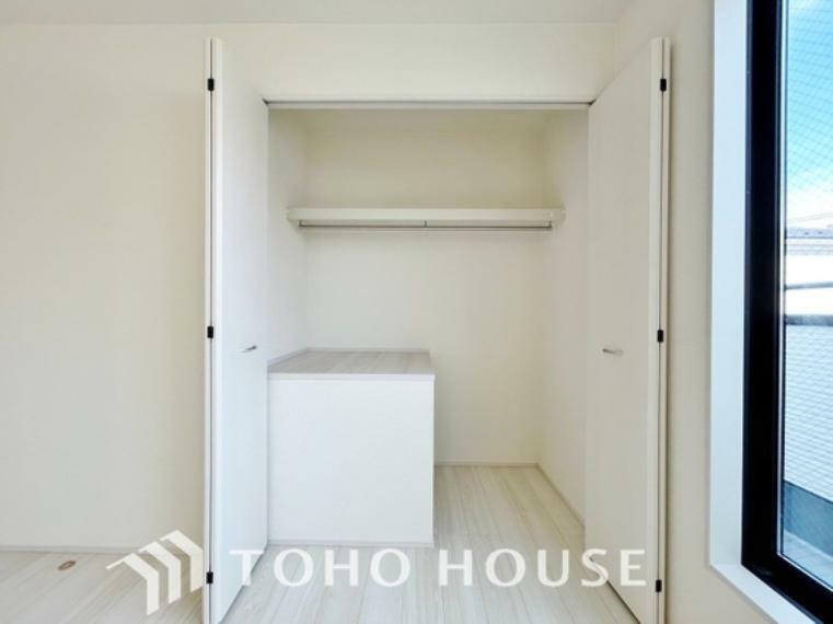 収納 居室にはクローゼットを完備し、自由度の高い家具の配置が叶うシンプルな空間です。
