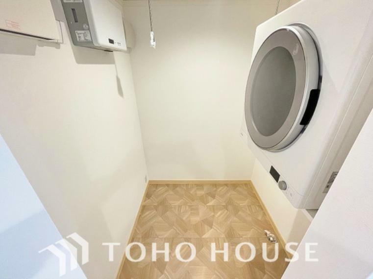 ランドリースペース 洗濯機を配置しても十分なスペースを確保した洗面所はゆとりある広さの設計となっております。