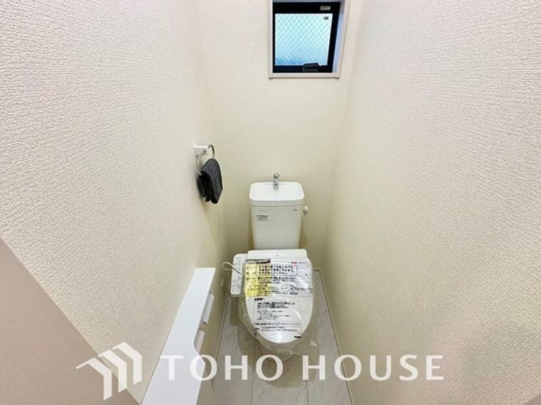 トイレ トイレには快適な温水洗浄便座付。