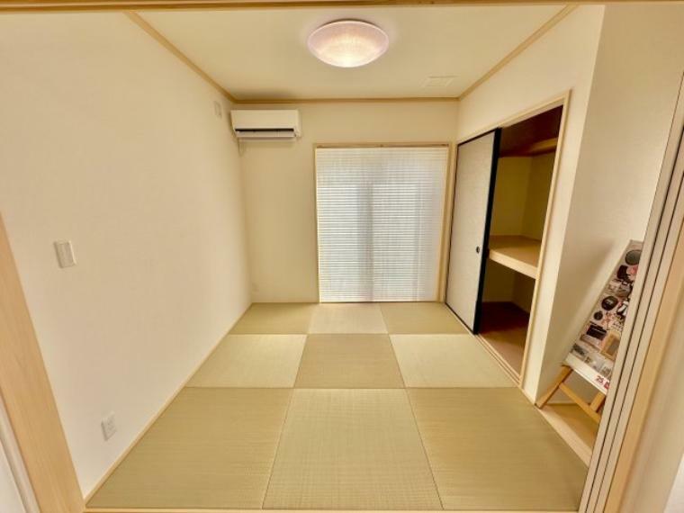和室 洋室畳敷き、畳があることにより客間や落ち着いた空間になります。