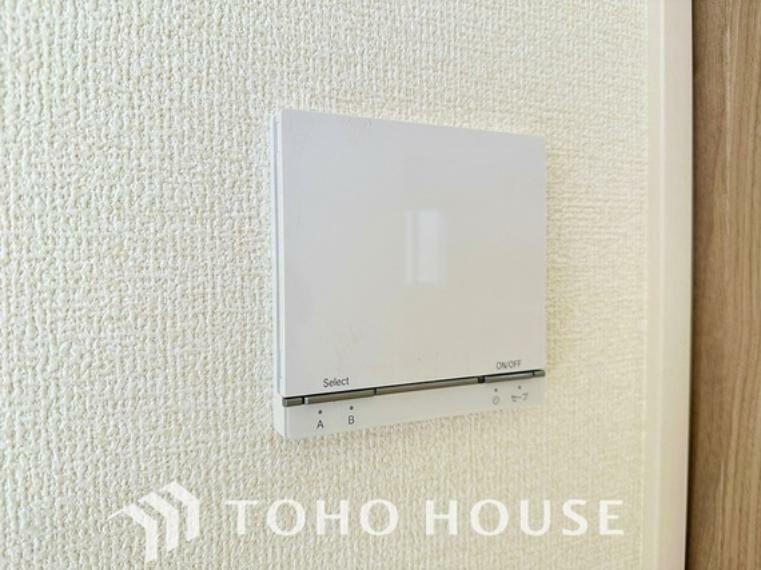 冷暖房・空調設備 通気性や快適性を重視したリビングには、空気を汚さずに室内を快適な温度に保つ床暖房を完備しております。