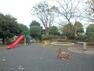 公園 上矢部坂本公園（広いグランドと小さなお子様が安心して遊べる遊具がある公園。春には桜を楽しめます。）