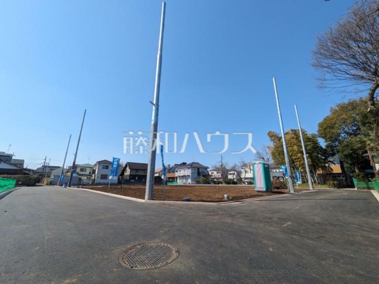 現況写真 現地写真　【小金井市貫井南町4丁目】 同時期に生活をスタートさせるご家族の多い分譲地は、困ったときも心強い存在になりそうですね！