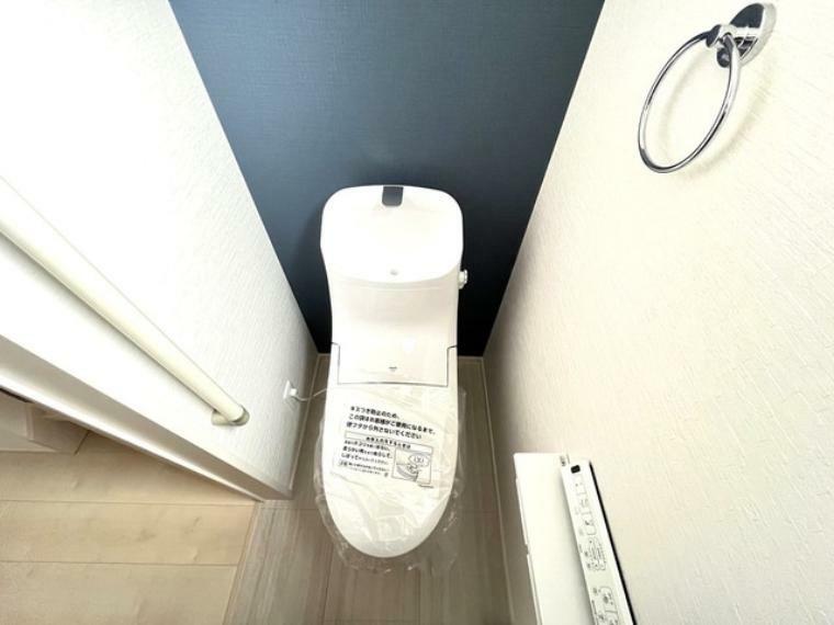 トイレ 1階トイレ もちろんウォシュレット機能付き。憩いの場としてひそかに注目度の高いお手洗いにもご注目ください。