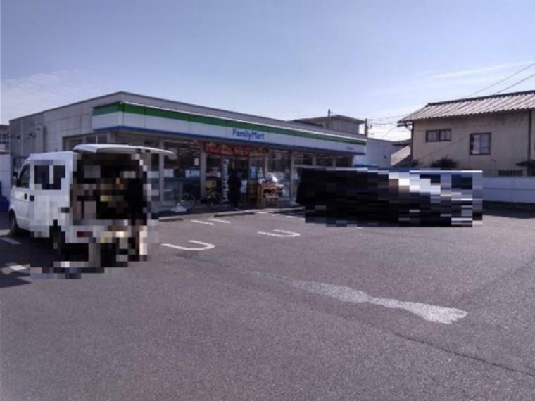 コンビニ ファミリーマート松戸牧の原店まで約550m（徒歩7分）