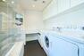 洗面化粧台 洗面:洗濯機のついた洗面スペース。