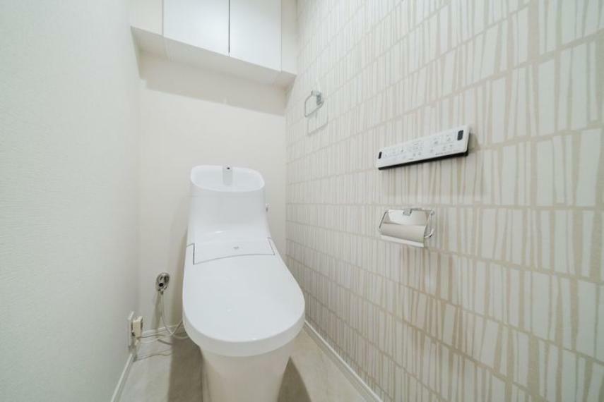 トイレ トイレ　画像は別のお部屋の施工例です。本物件も部材設備は同様の仕様となる予定です。（施工例と完成後が相違する場合、完成後を優先させていただきます）