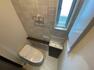 （同仕様施工例　トイレ）1階2階に節水型ローシルエットトイレ完備