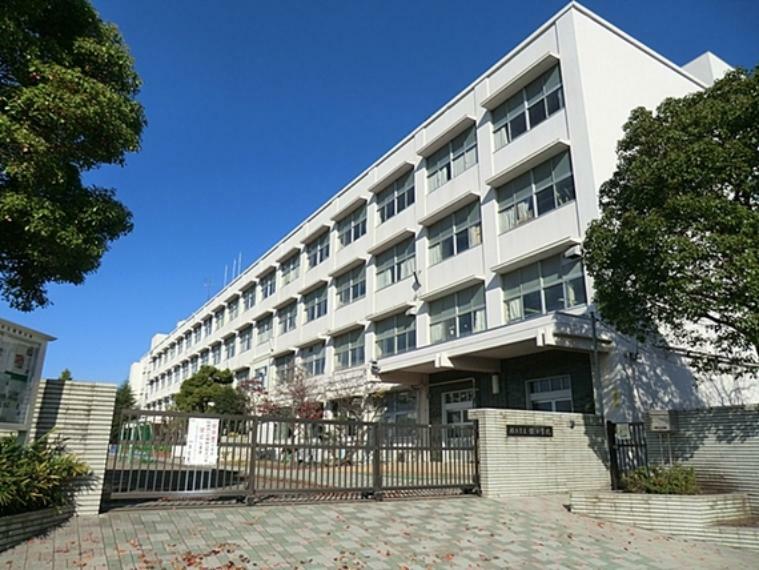 小学校 横浜市立鉄小学校　距離約1540m