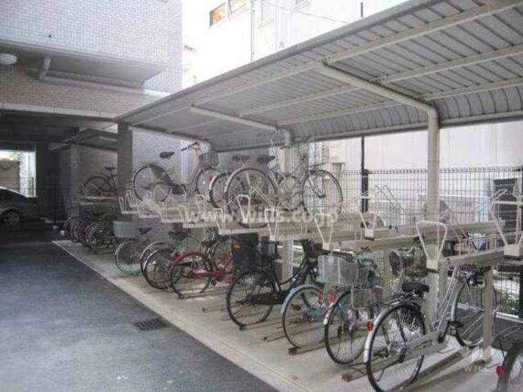 駐輪場 駐輪場（月額使用料無料）、周辺は平坦なエリアのため自転車での移動や買い物に適しています。