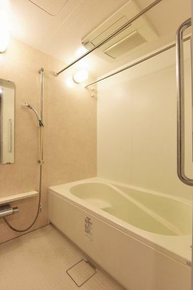 浴室 洗い場が広々とした1418サイズのバスルームで、1日の疲れをリフレッシュしていただけます。