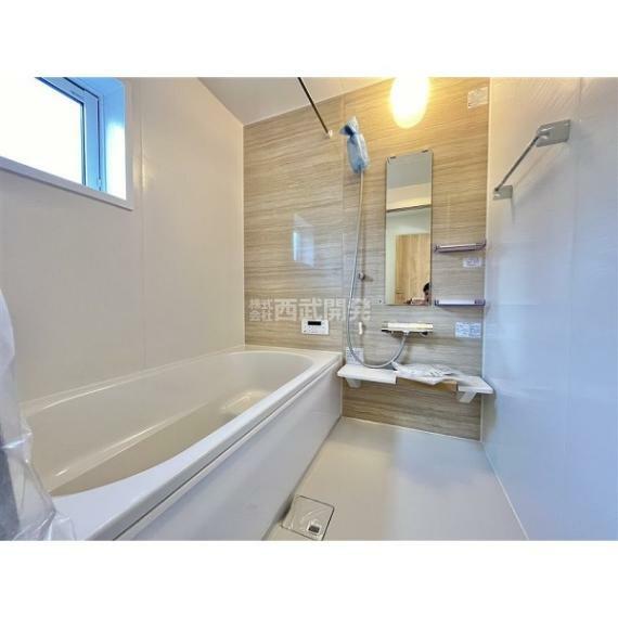浴室 換気乾燥機付きの浴室は、雨の日でも洗濯物ができるのでとても便利です。梅雨の時期でもこれで安心ですね。