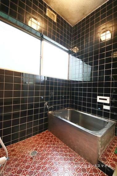 浴室 お掃除がしやすく耐久性の高い、タイル張りの浴室スペースです。