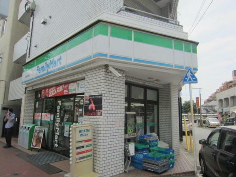 コンビニ ファミリーマート東青梅駅前店