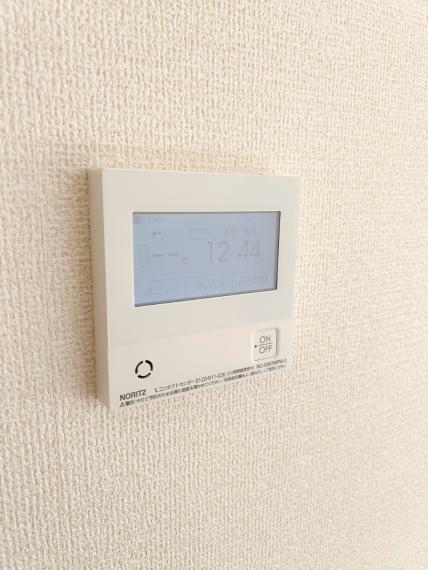 発電・温水設備 ≪追い炊きリモコン≫お湯を張りすぎてしまう心配がないから、忙しい奥様にも安心な機能です！