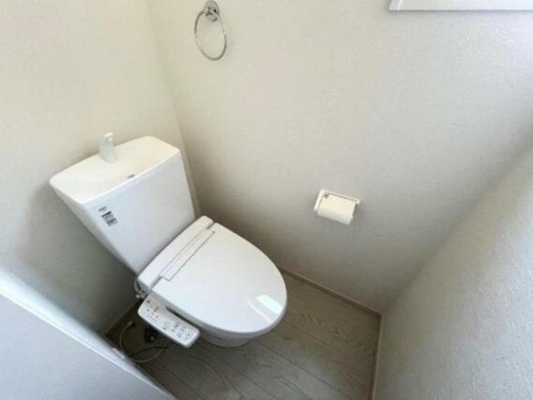 トイレ 快適なウォシュレット付きのトイレです。