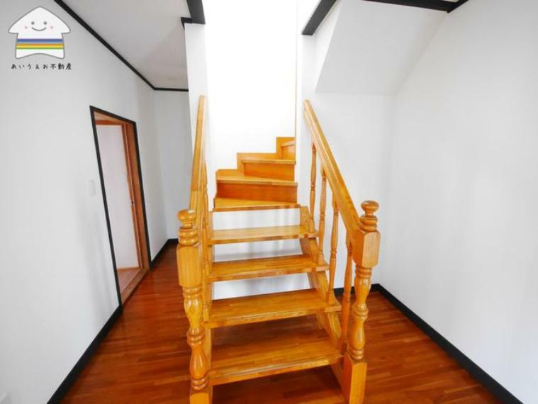 構造・工法・仕様 階段は手すり付きで安心です