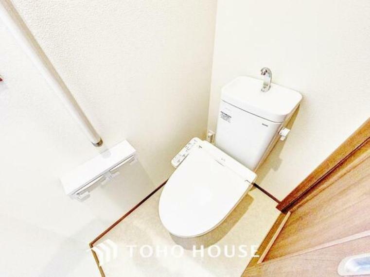 トイレ 「温水洗浄便座付きトイレ」1階と2階に完備されているトイレは快適な温水洗浄便座付です。いつも清潔な空間であって頂けるよう配慮された造りです。