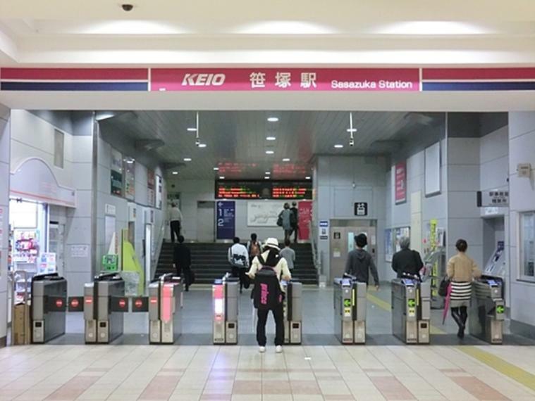 京王電鉄笹塚駅（約952m）