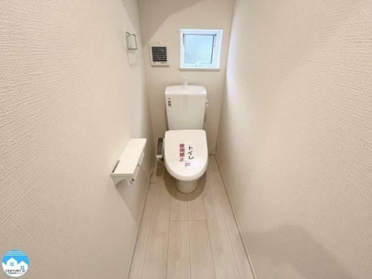 トイレ 1階、2階に節水省エネ仕様のシャワートイレを採用しています。
