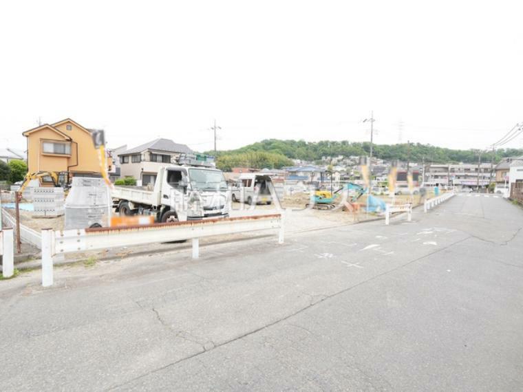 現況写真 接道状況および現場風景　【日野市南平7丁目】