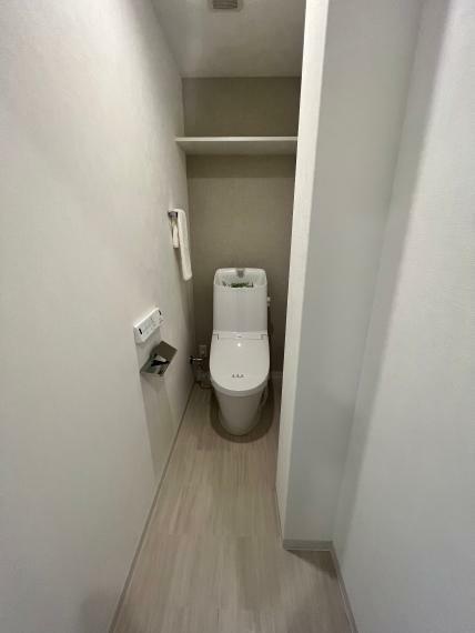 温水洗浄便座付きトイレ。<BR/>清潔感があり落ち着く空間に仕上げました。