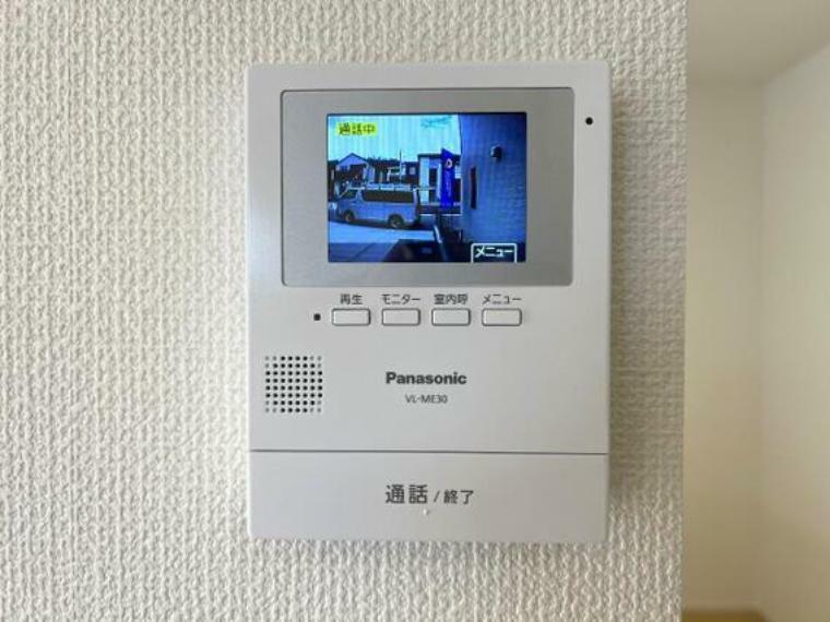 TVモニター付きインターフォン TVモニター付インターホンでお部屋からお客様を確認できるので便利ですね。