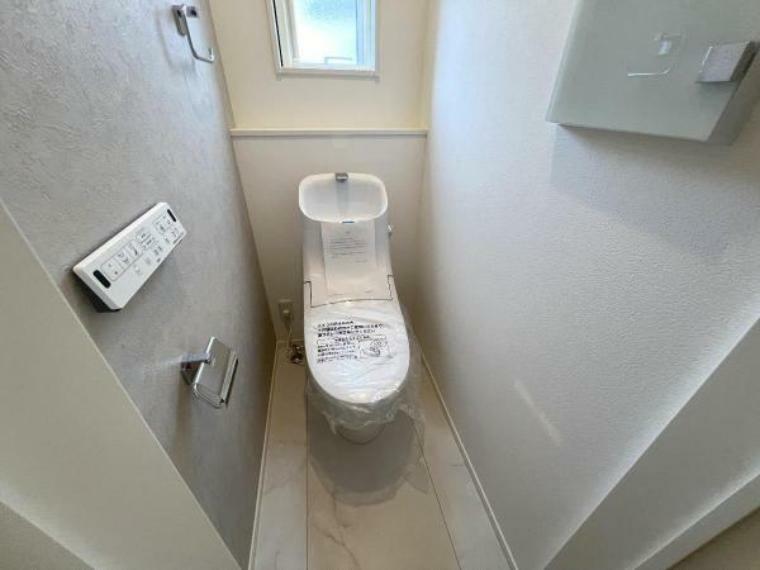 トイレ 白を基調とした、落ち着いたトイレです。