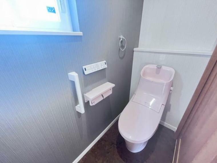 トイレ 窓があり換気もしやすいトイレ！