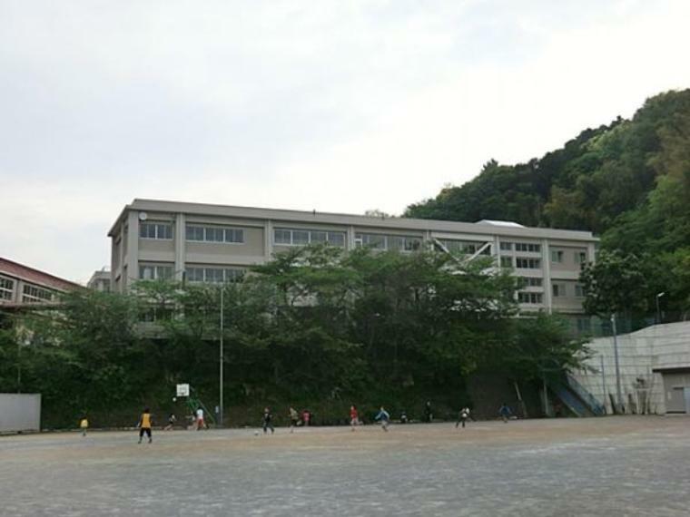 小学校 横須賀市立浦郷小学校まで約700m