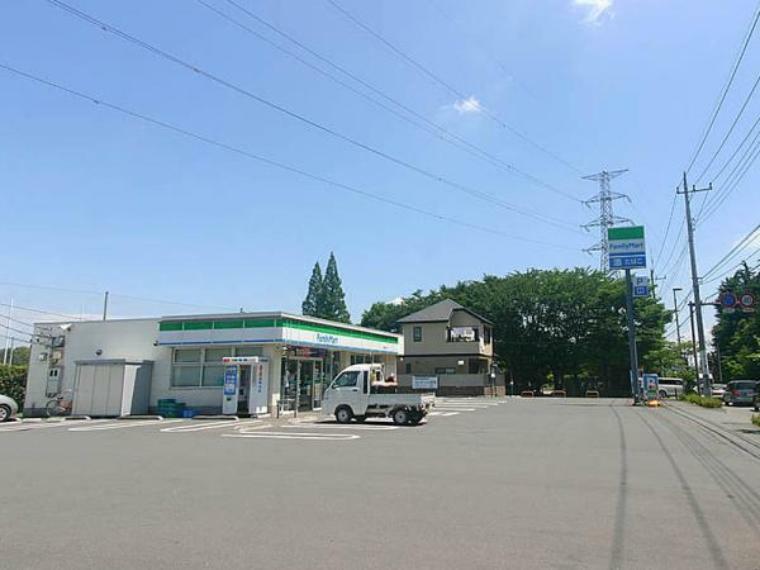 コンビニ ファミリーマート緑が丘店