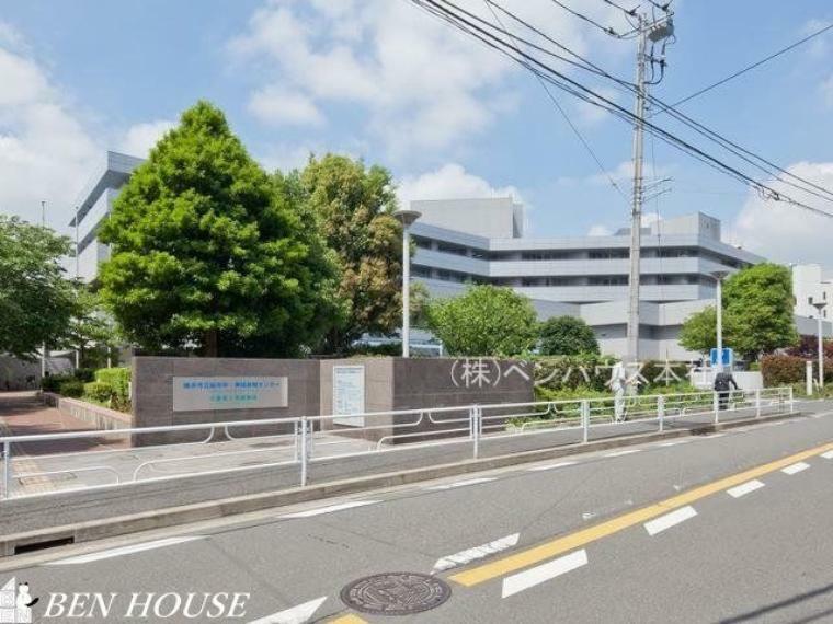 横浜市立脳卒中・神経脊椎センター 徒歩10分。ご家族のもしもの時にもすぐに対応可能です。（約770m）
